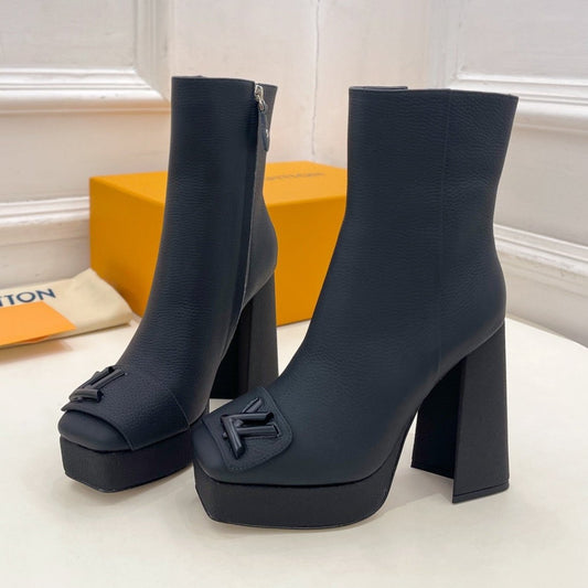 ANKLE BOOTS BLOCK HEEL 9 CM IN BLACK PEPPLE CALFSKIN - 35