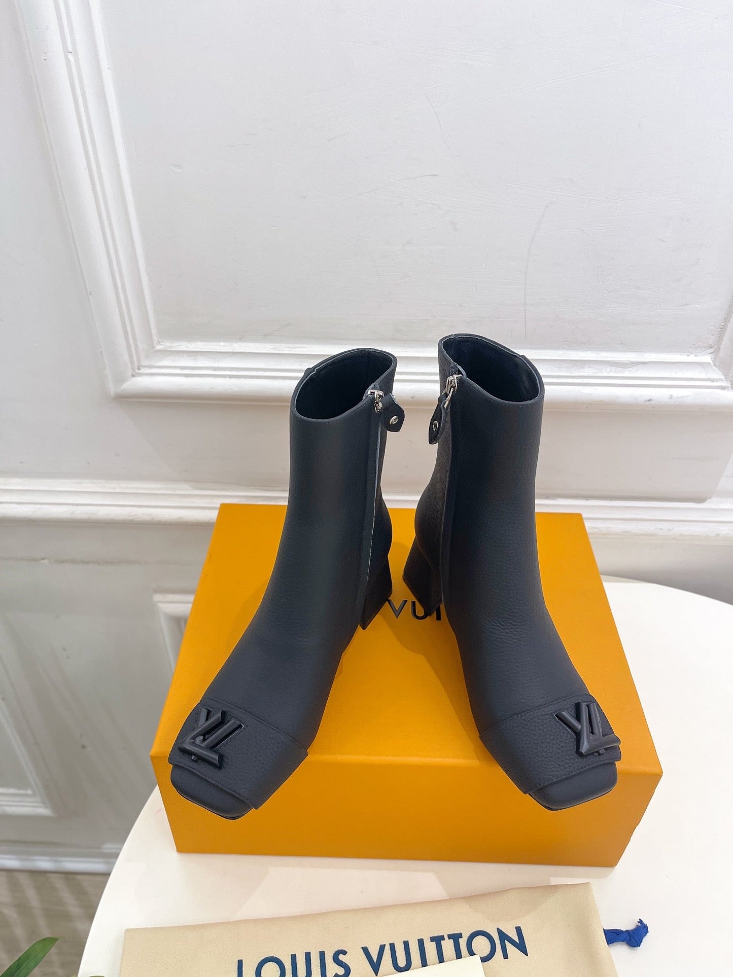 ANKLE BOOTS BLOCK HEEL 5.5 CM IN BLACK PEPPLE CALFSKIN - 35