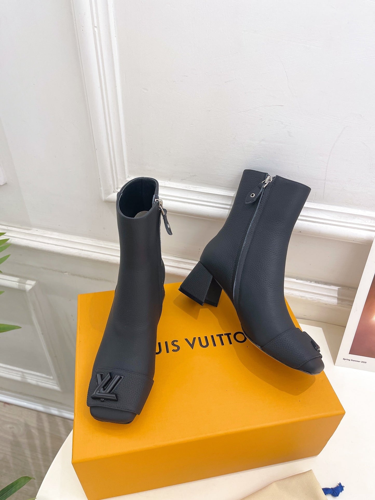 ANKLE BOOTS BLOCK HEEL 5.5 CM IN BLACK PEPPLE CALFSKIN - 35