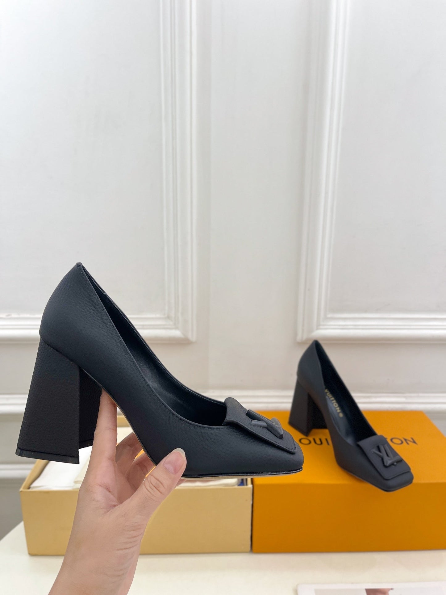 SHAKE PUMP BLOCK HEEL 9 CM SANDALS IN BLACK PEPPLE CALFSKIN - 35