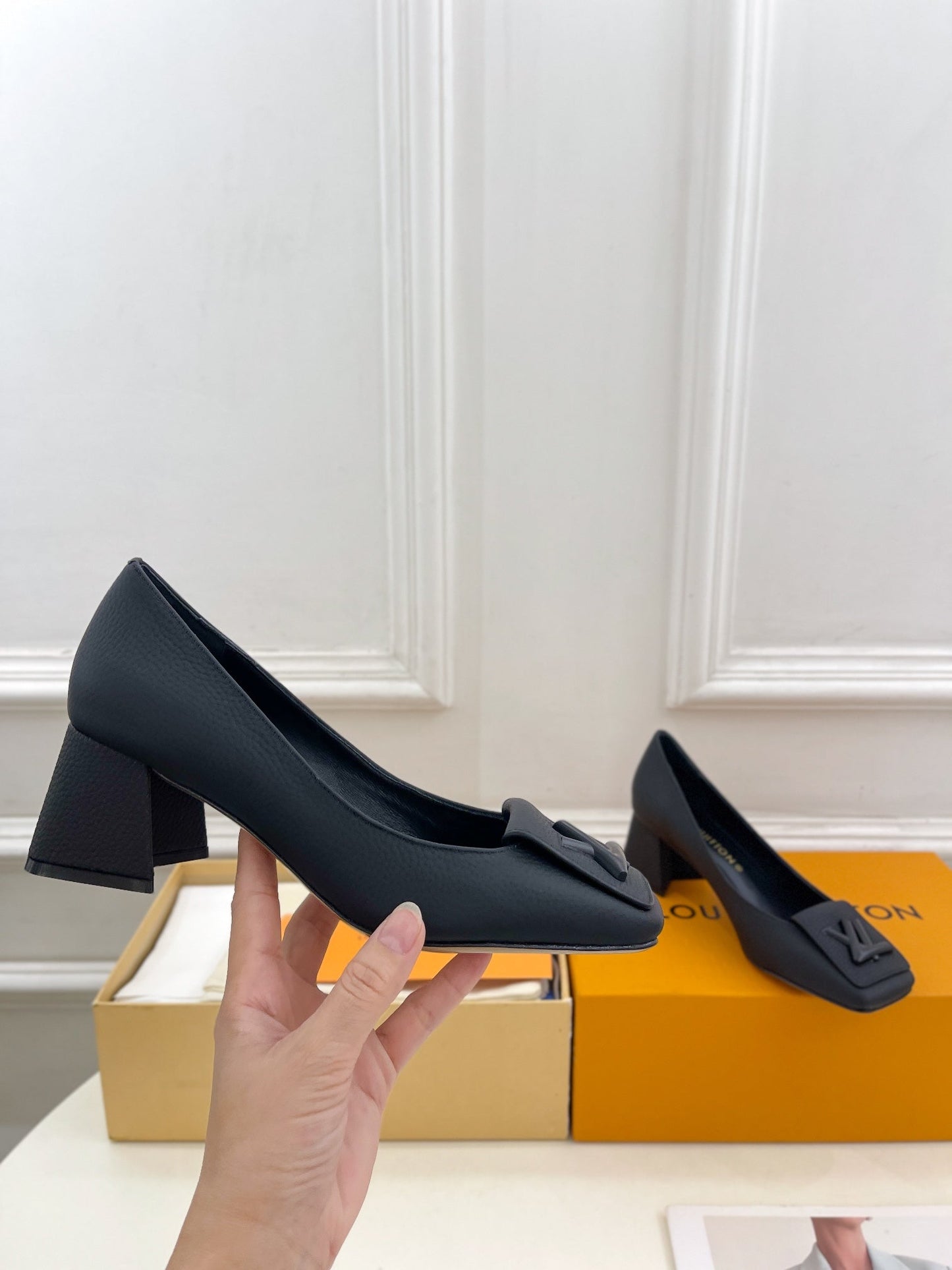 SHAKE PUMP BLOCK HEEL 5.5 CM SANDALS IN BLACK PEPPLE CALFSKIN - 35