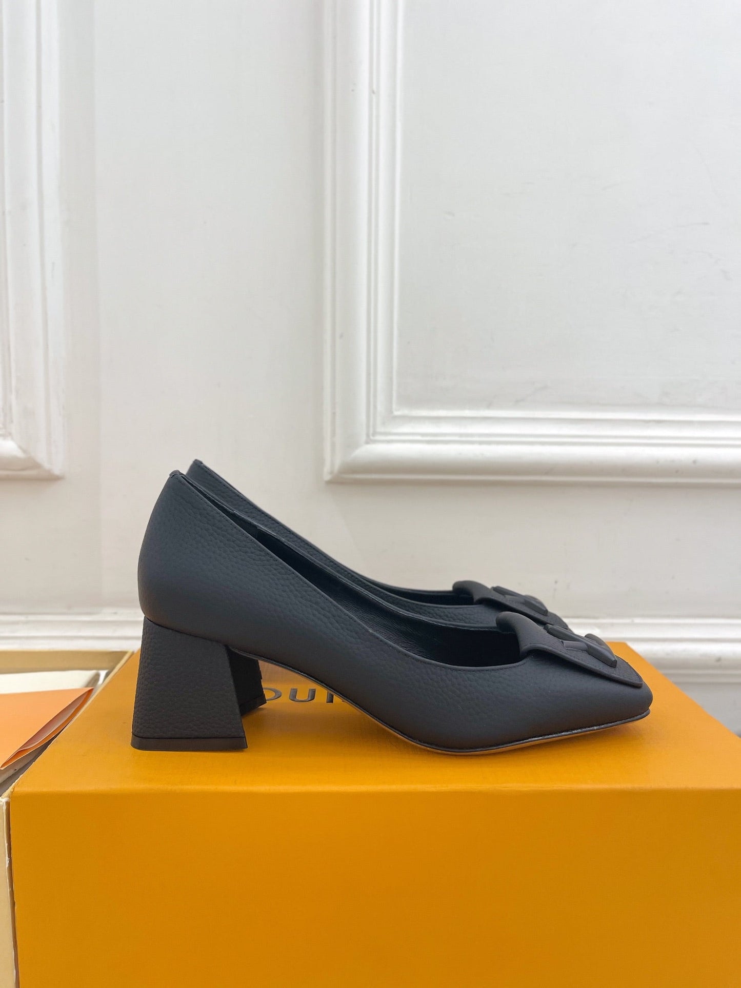 SHAKE PUMP BLOCK HEEL 5.5 CM SANDALS IN BLACK PEPPLE CALFSKIN - 35