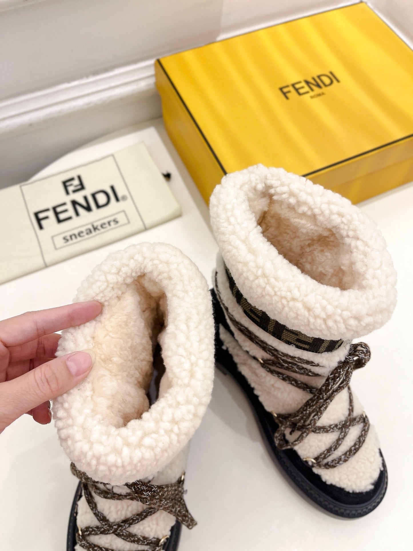 FENDI BOOTS 50MM IN BLACK AND BEIGE SHEARLING AND SUEDE - 35
