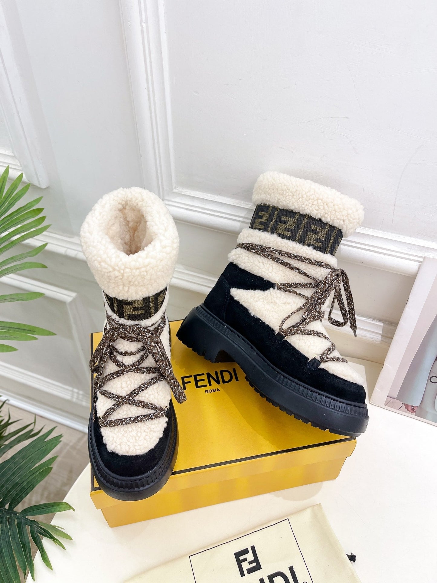 FENDI BOOTS 50MM IN BLACK AND BEIGE SHEARLING AND SUEDE - 35