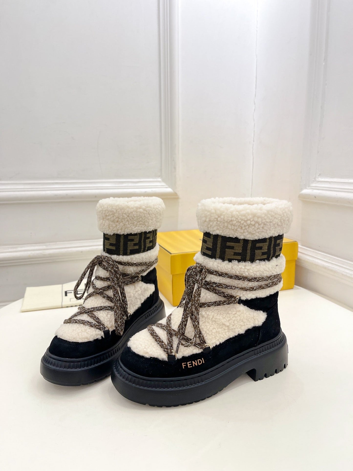 FENDI BOOTS 50MM IN BLACK AND BEIGE SHEARLING AND SUEDE - 35
