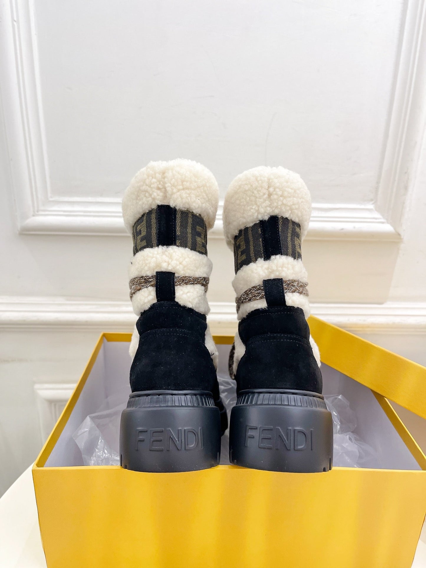 FENDI BOOTS 50MM IN BLACK AND BEIGE SHEARLING AND SUEDE - 35