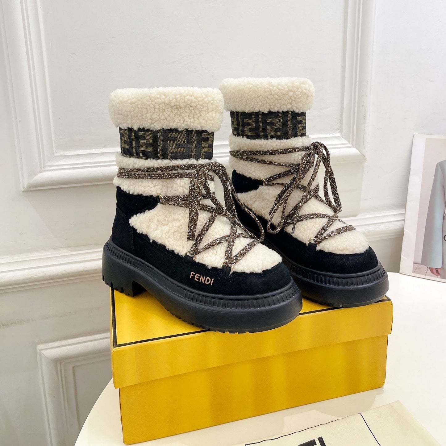 FENDI BOOTS 50MM IN BLACK AND BEIGE SHEARLING AND SUEDE - 35