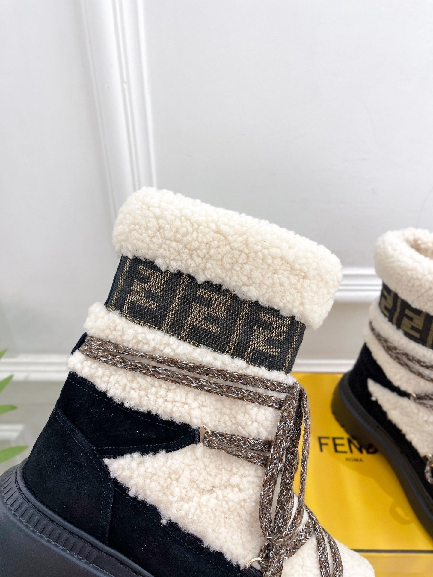 FENDI BOOTS 50MM IN BLACK AND BEIGE SHEARLING AND SUEDE - 35