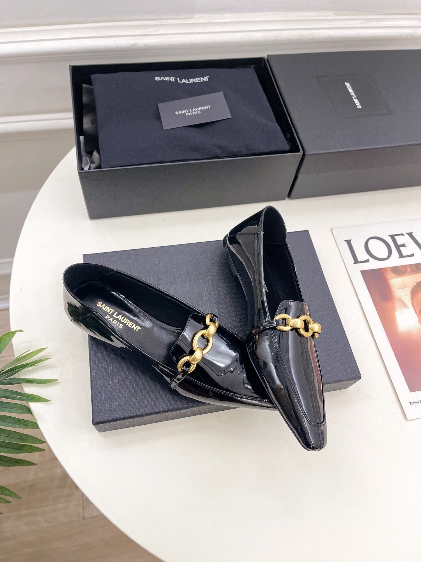 FLAT LOAFERS WITH GOLD CHAIN IN BLACK GLOSSY CALFSKIN - 35