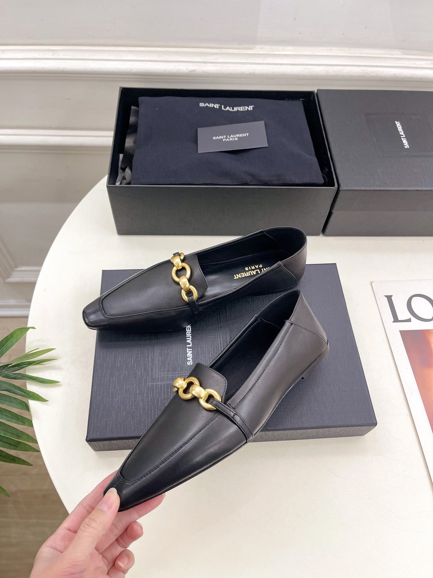 FLAT LOAFERS WITH GOLD CHAIN IN BLACK SMOOTH CALFSKIN - 35
