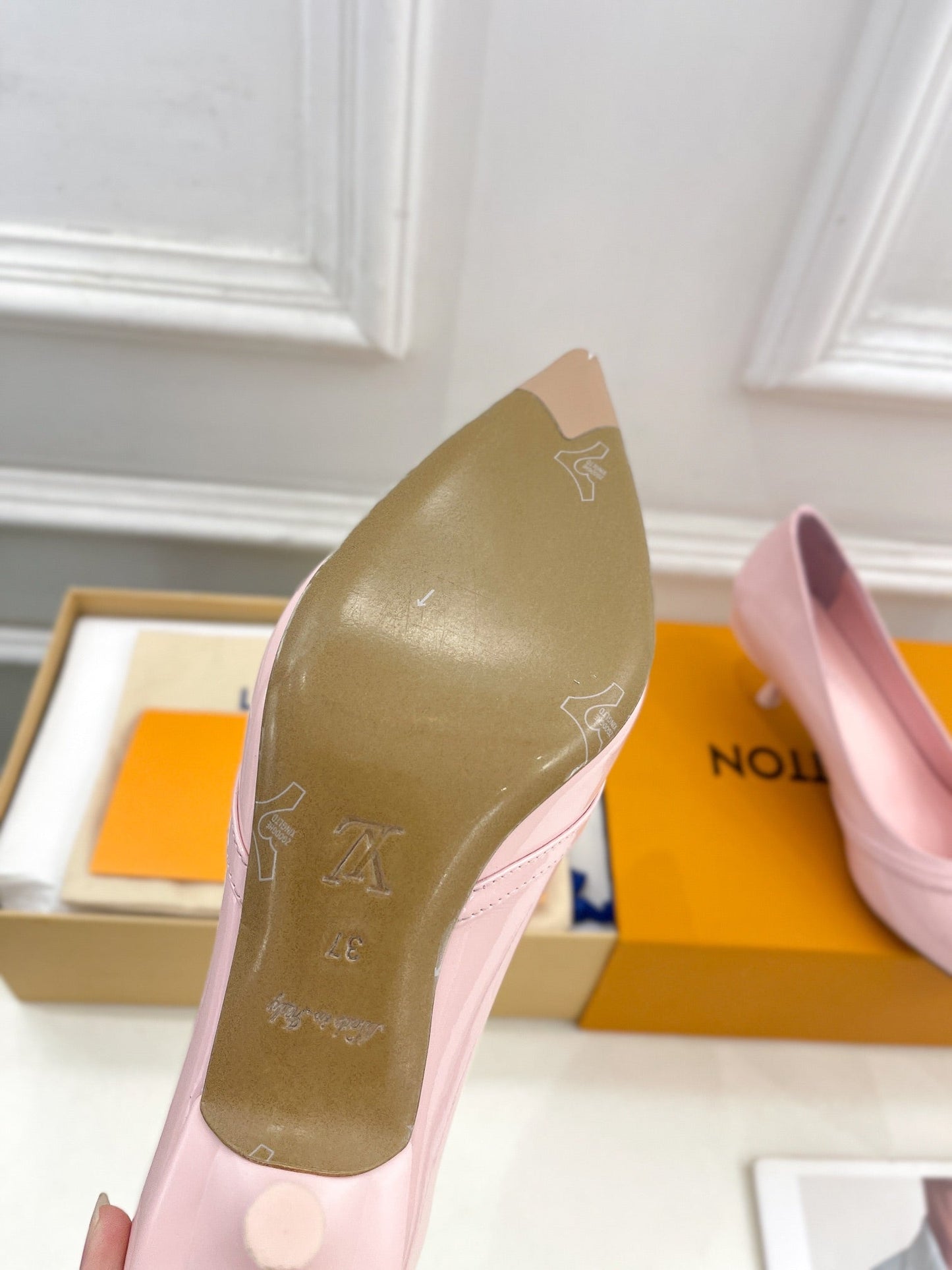 6AM HIGH PUMP 5 CM IN BABY PINK CALFSKIN - 35