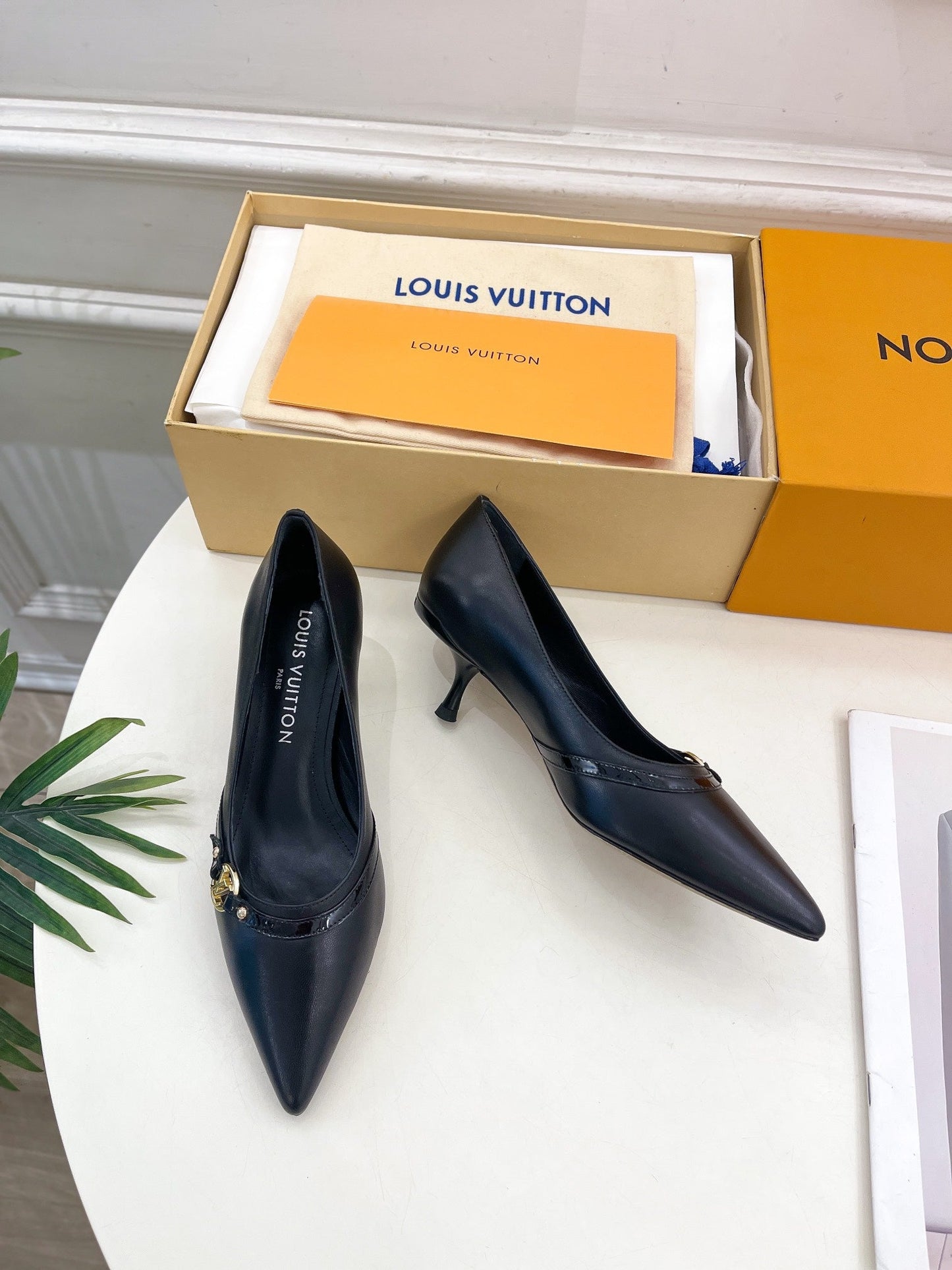 6AM HIGH PUMP 5 CM IN BLACK CALFSKIN - 35