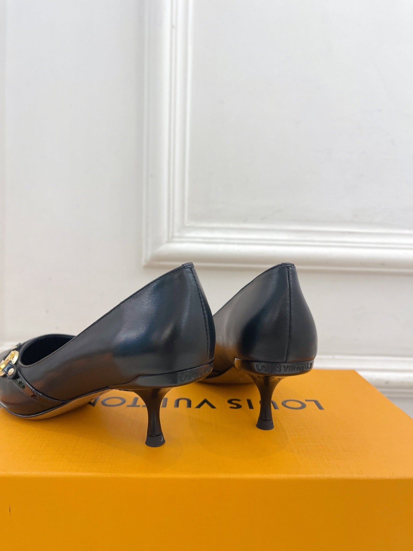 6AM HIGH PUMP 5 CM IN BLACK CALFSKIN - 35