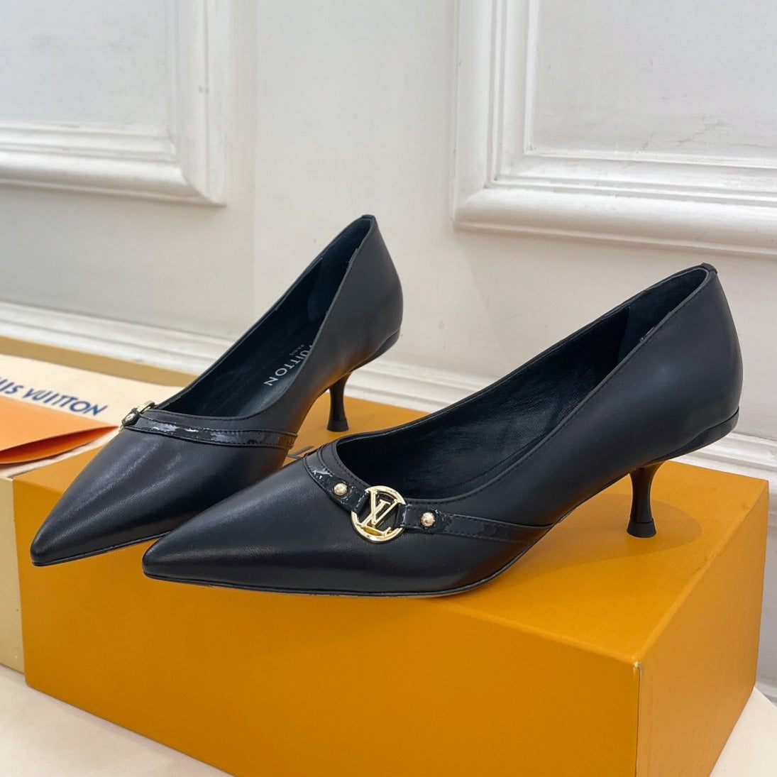 6AM HIGH PUMP 5 CM IN BLACK CALFSKIN - 35