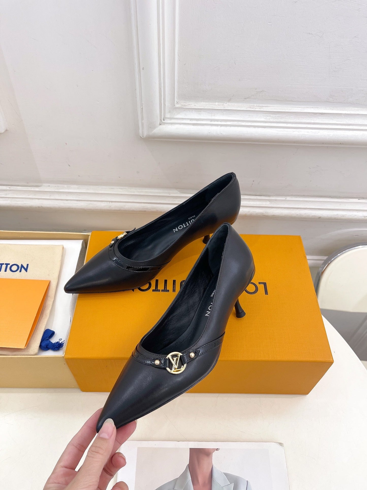 6AM HIGH PUMP 5 CM IN BLACK CALFSKIN - 35