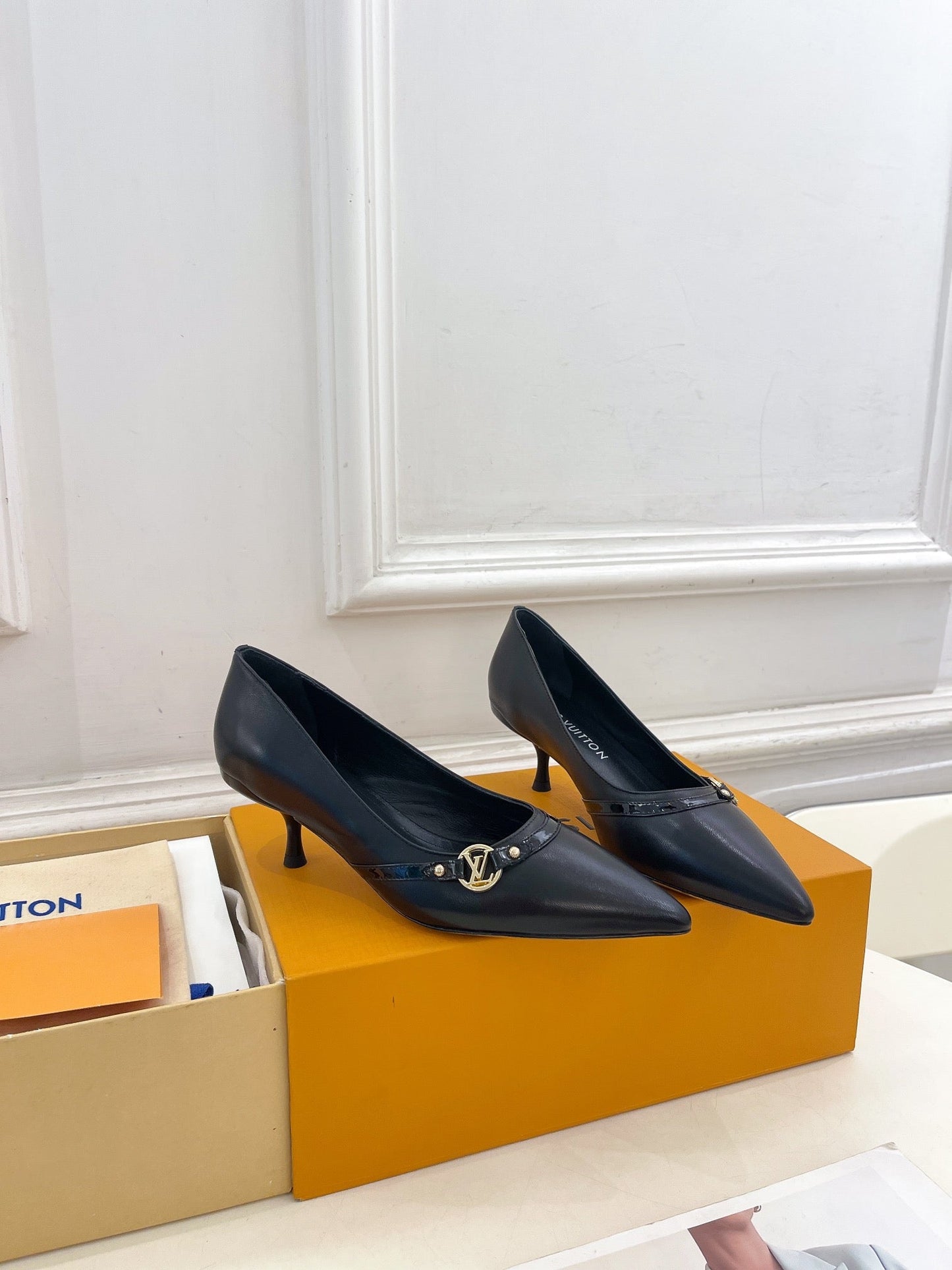 6AM HIGH PUMP 5 CM IN BLACK CALFSKIN - 35