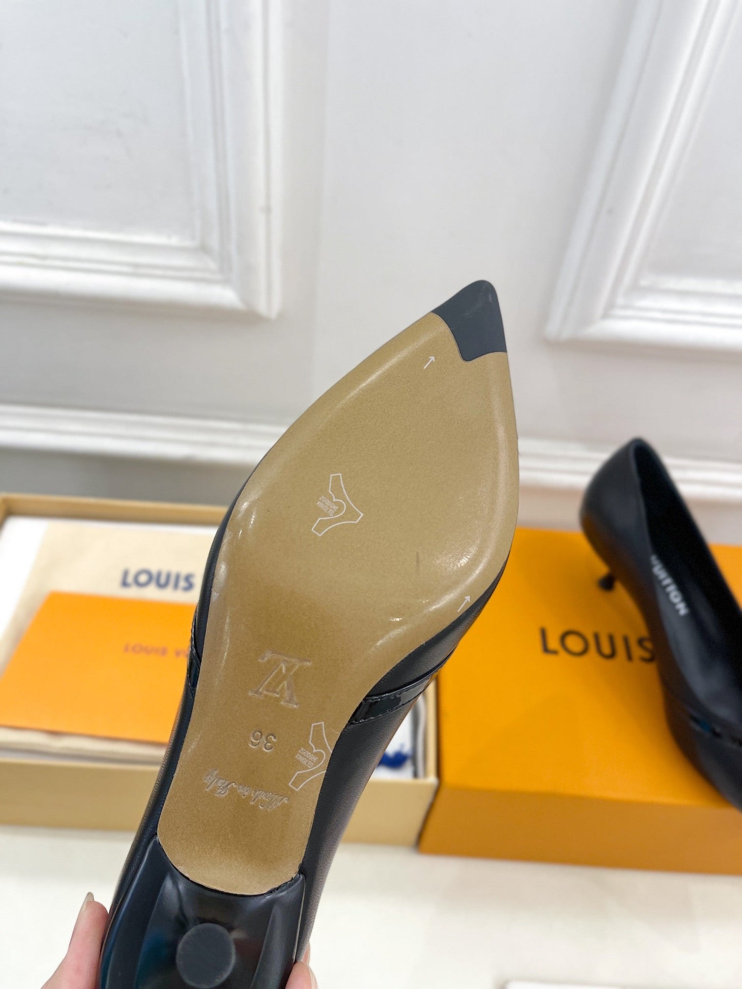 6AM HIGH PUMP 5 CM IN BLACK CALFSKIN - 35