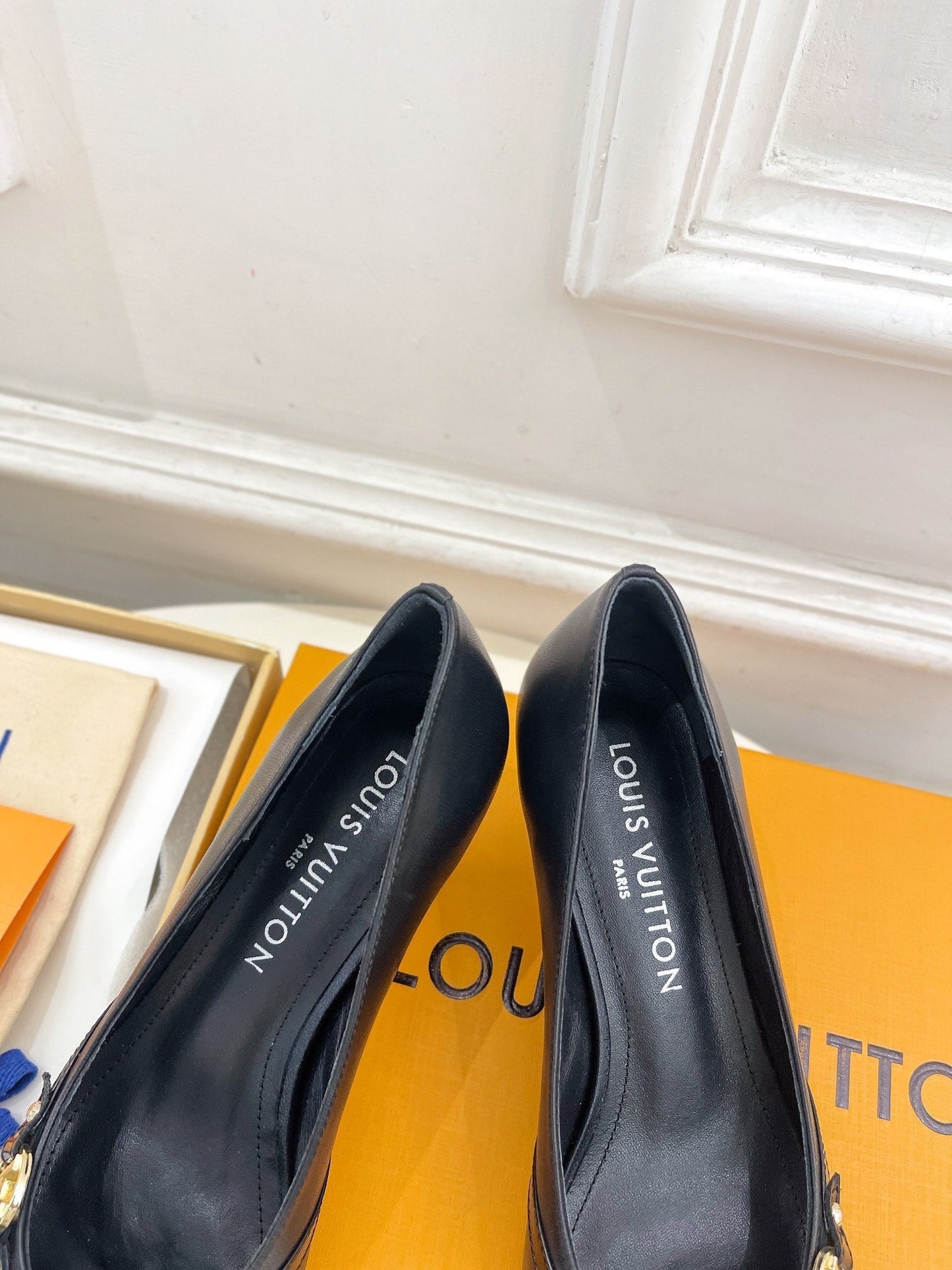 6AM HIGH PUMP 5 CM IN BLACK CALFSKIN - 35