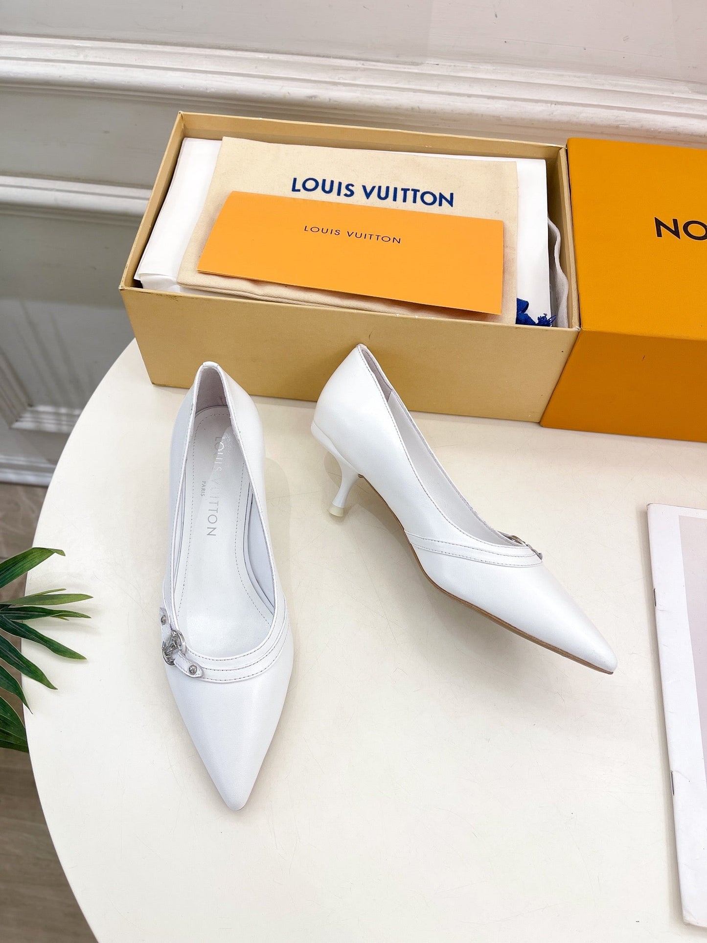 6AM HIGH PUMP 5 CM IN WHITE CALFSKIN - 35