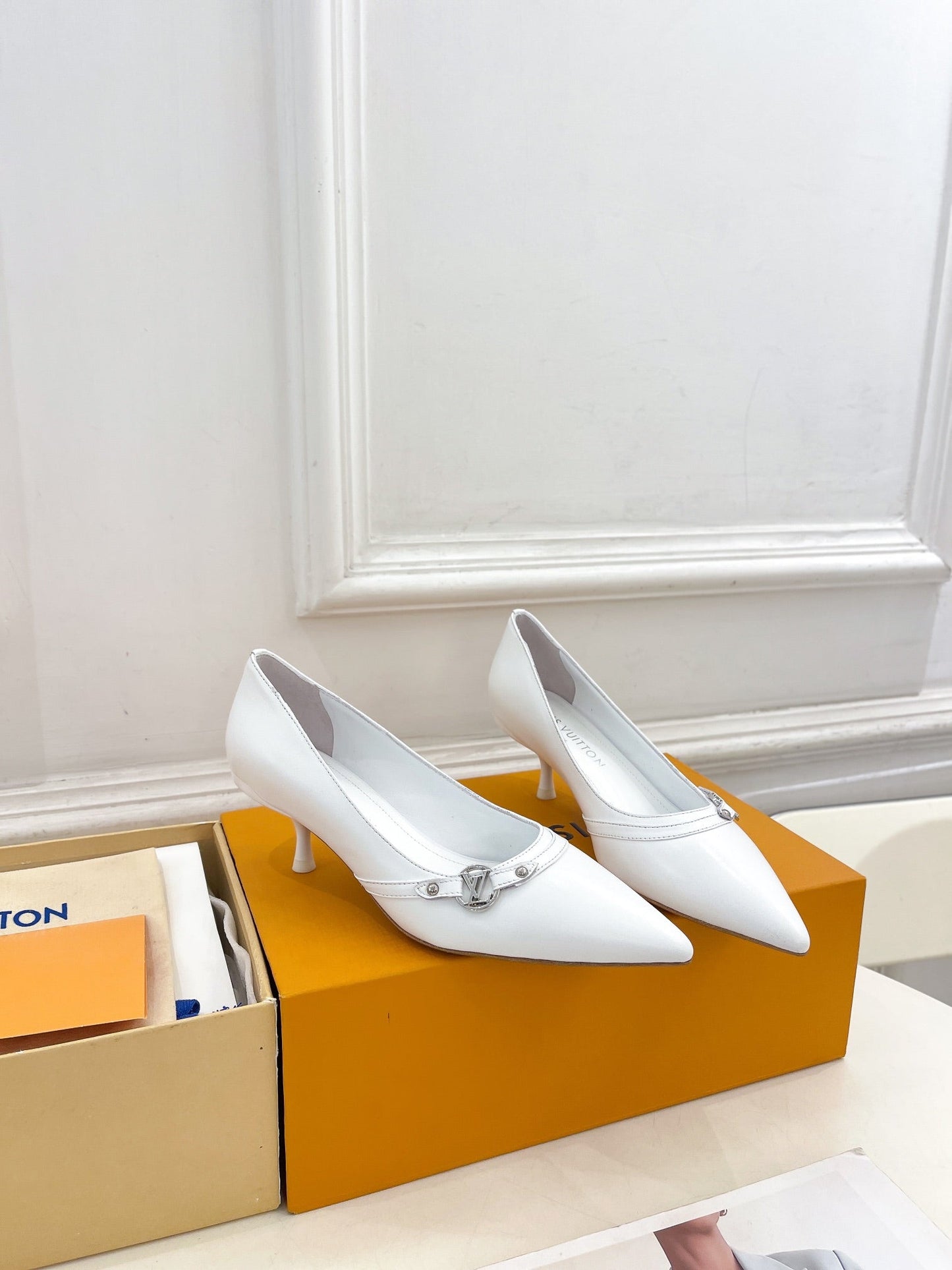 6AM HIGH PUMP 5 CM IN WHITE CALFSKIN - 35