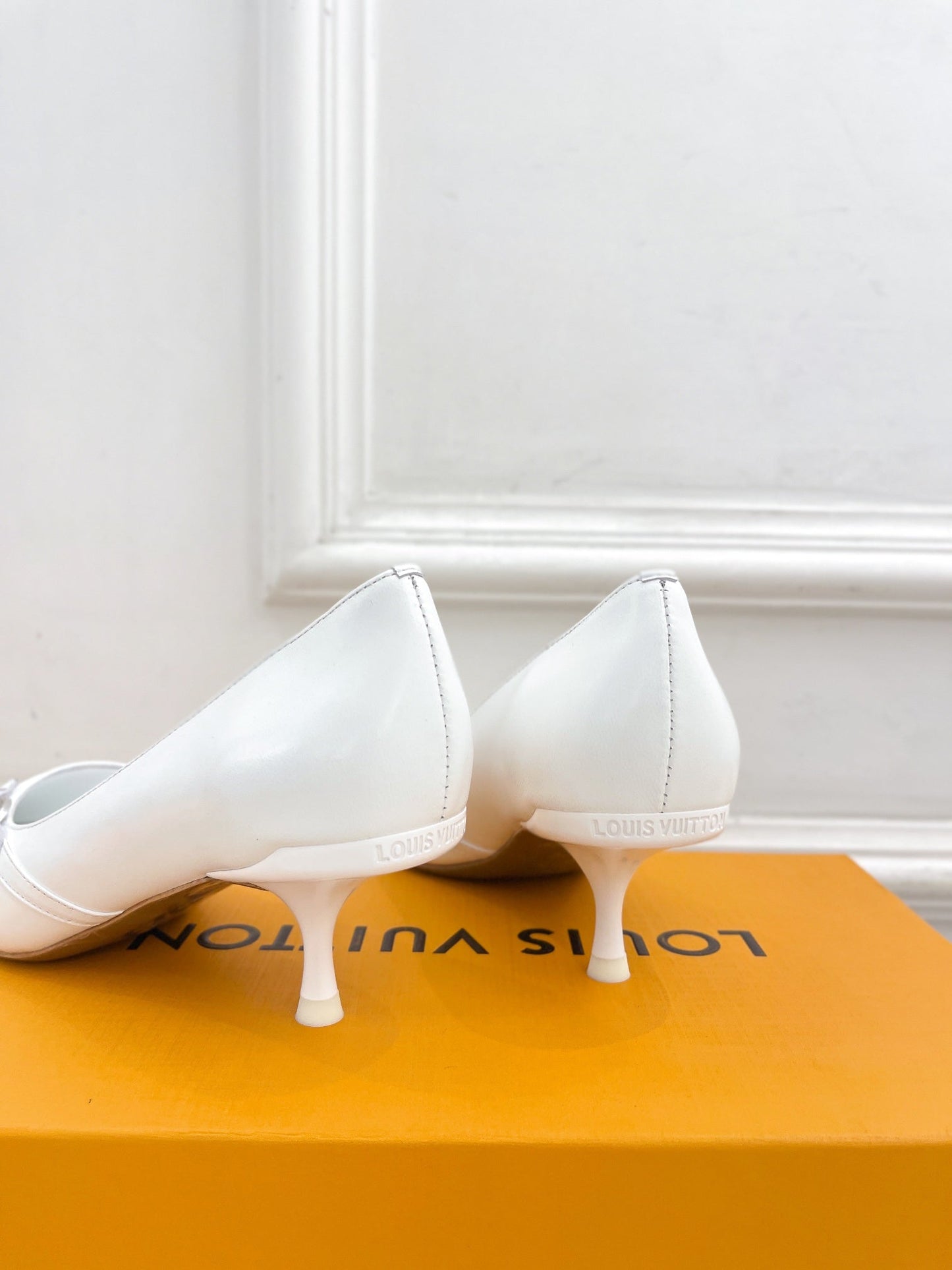 6AM HIGH PUMP 5 CM IN WHITE CALFSKIN - 35