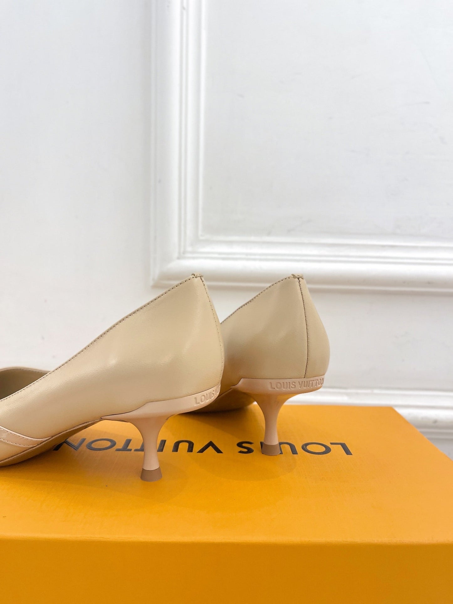 6AM HIGH PUMP 5 CM IN BISQUE BEIGE CALFSKIN - 35