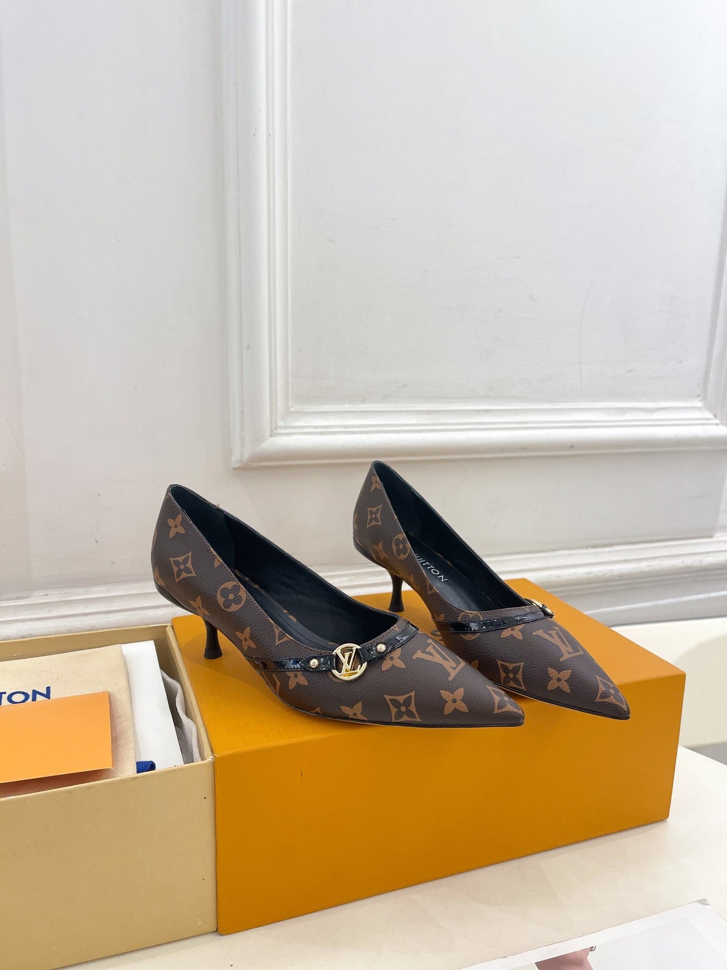 6AM HIGH PUMP 5 CM IN CHOCOLATE BROWN MONOGRAM CALFSKIN - 35