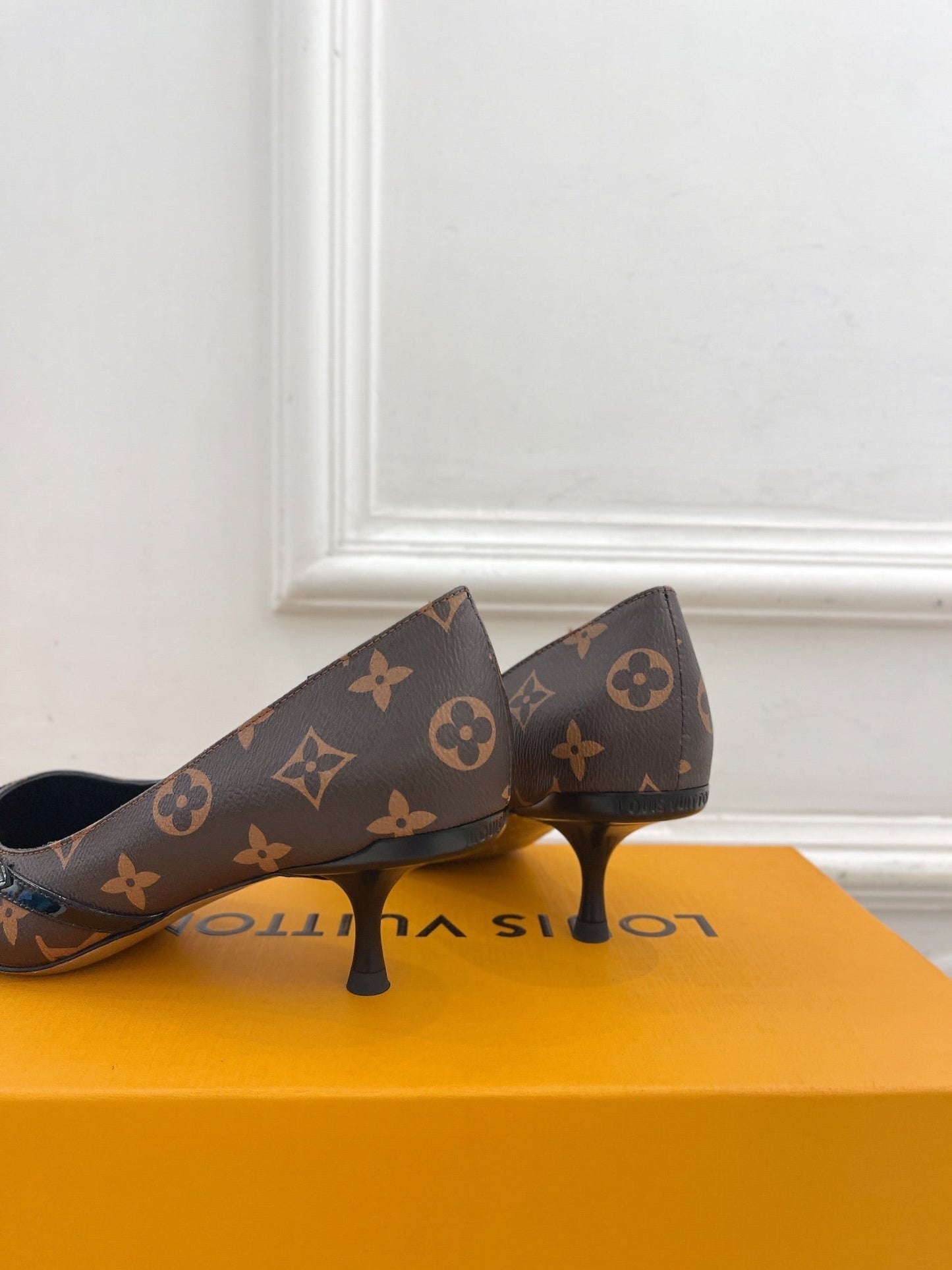 6AM HIGH PUMP 5 CM IN CHOCOLATE BROWN MONOGRAM CALFSKIN - 35