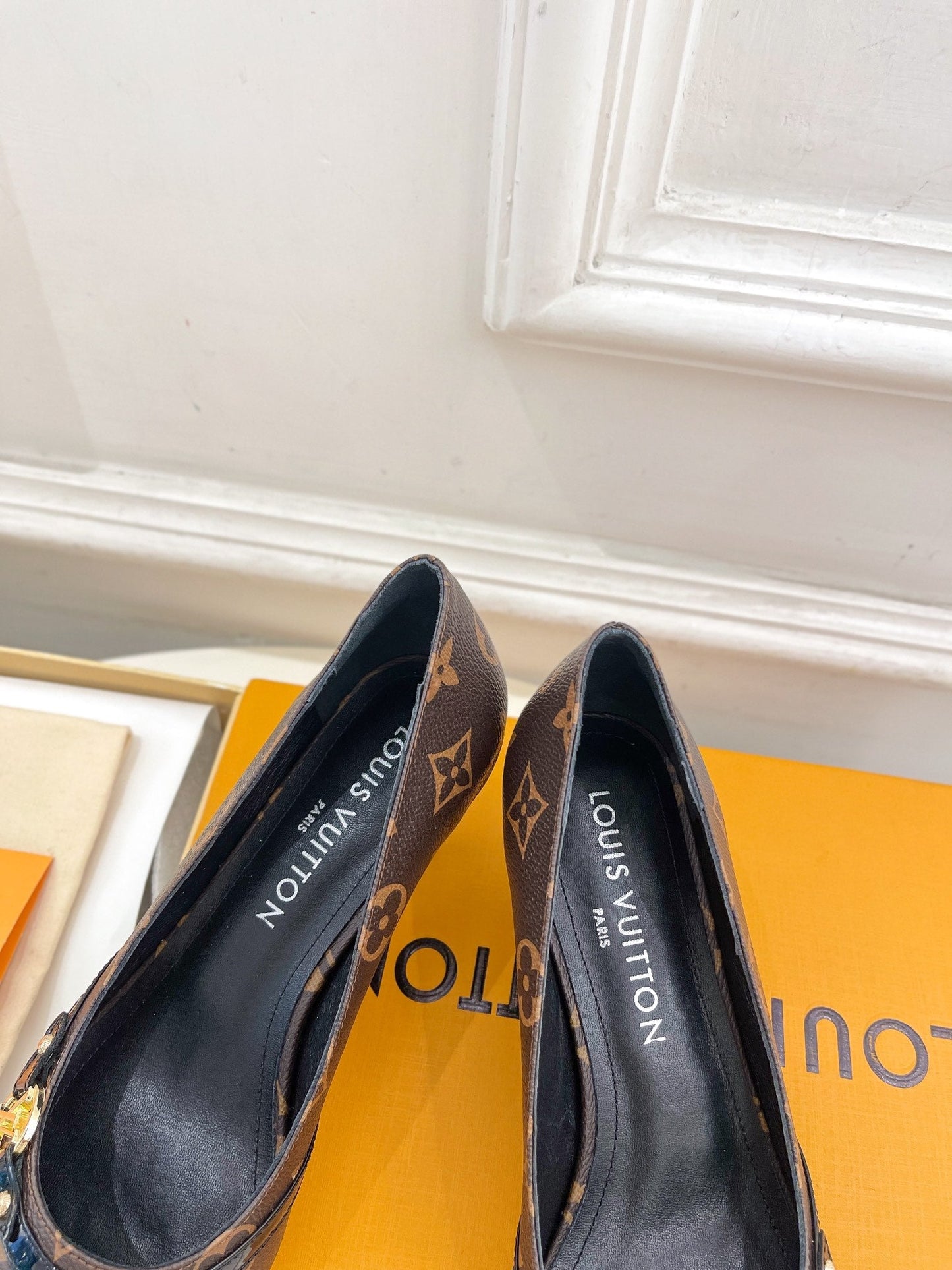 6AM HIGH PUMP 5 CM IN CHOCOLATE BROWN MONOGRAM CALFSKIN - 35