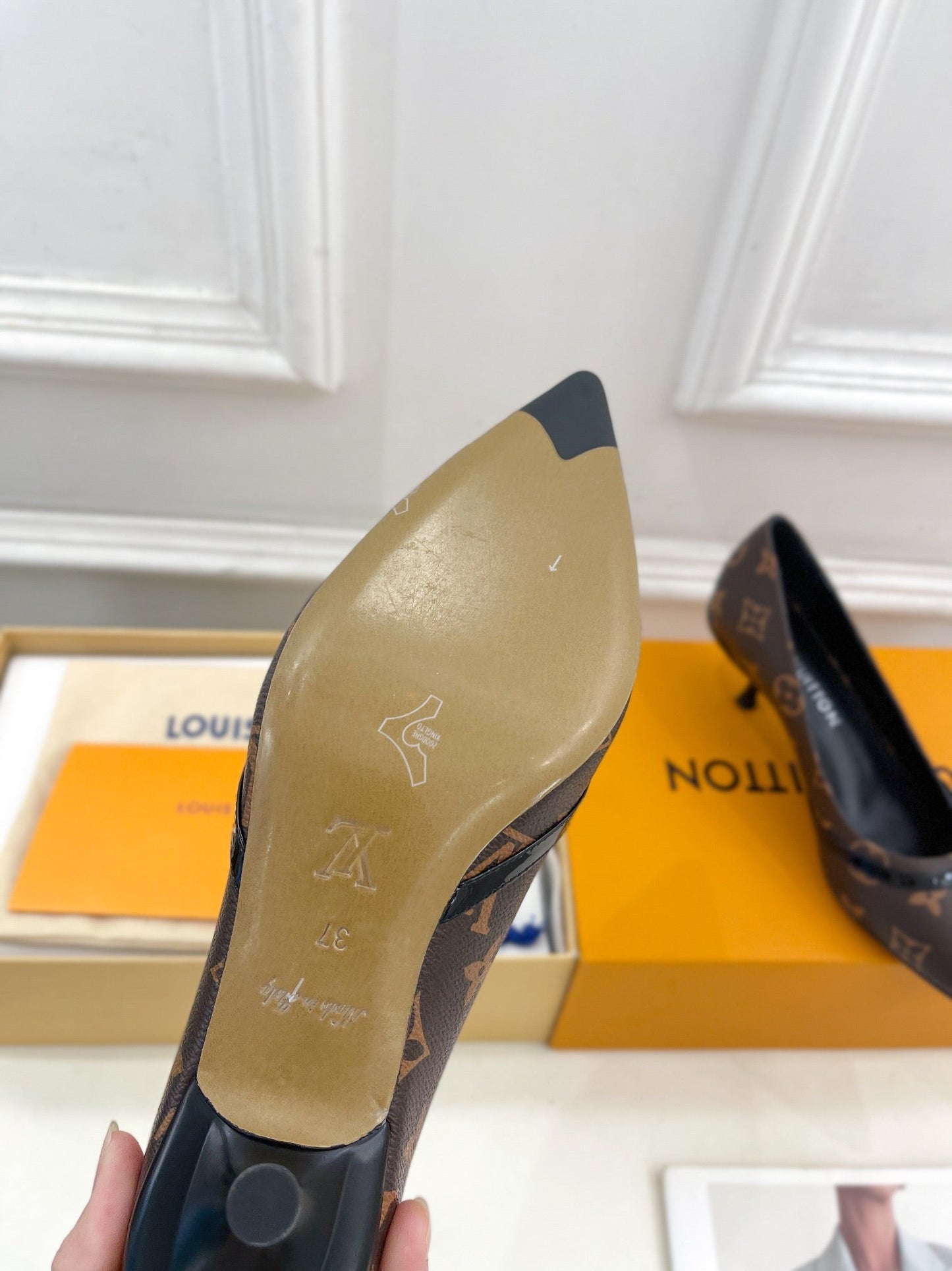 6AM HIGH PUMP 5 CM IN CHOCOLATE BROWN MONOGRAM CALFSKIN - 35