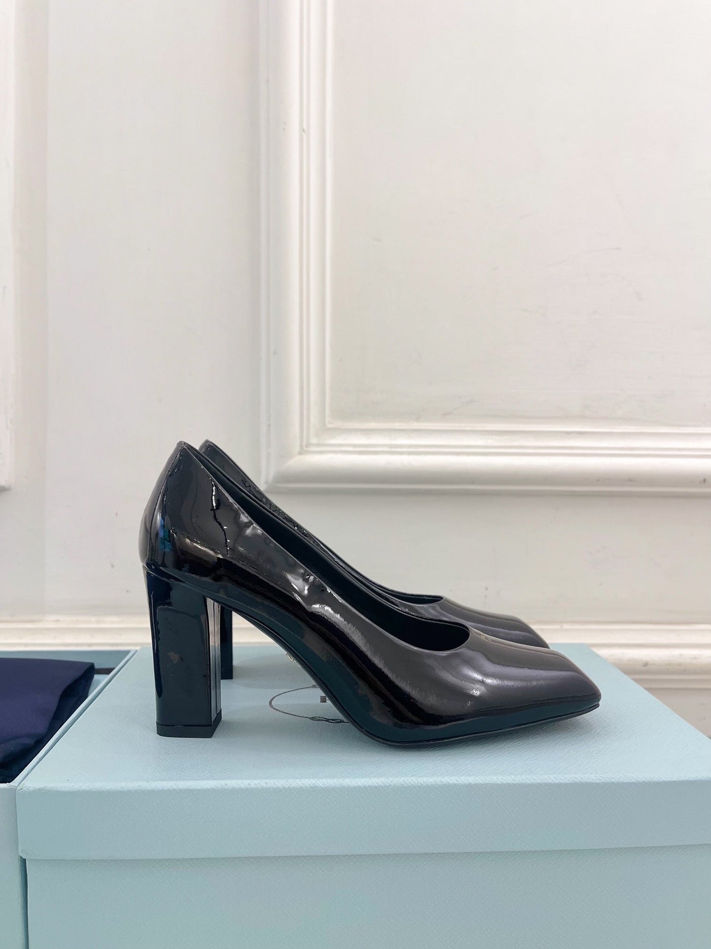SQUARE TOE HIGH PUMPS IN BLACK GLOSSY CALFSKIN - 34