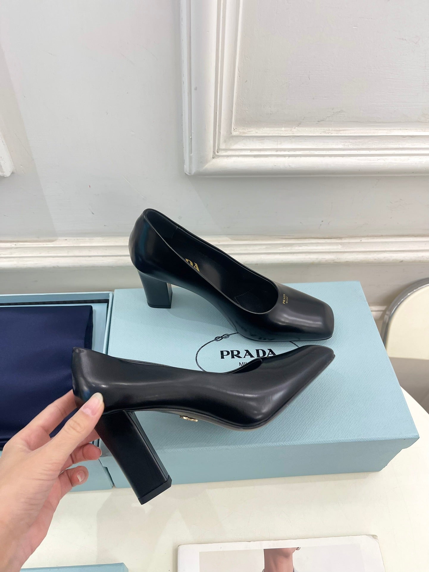 SQUARE TOE HIGH PUMPS IN BLACK SMOOTH LAMBSKIN - 34
