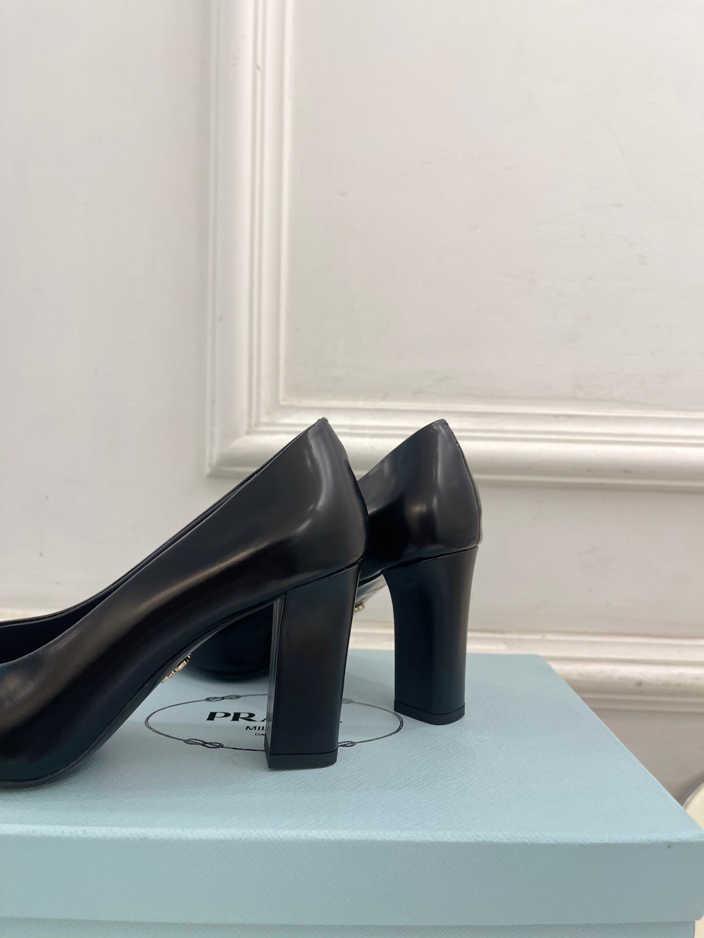 SQUARE TOE HIGH PUMPS IN BLACK SMOOTH LAMBSKIN - 34