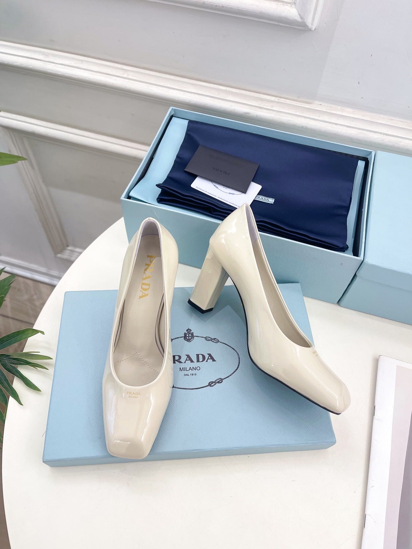 SQUARE TOE HIGH PUMPS IN WHITE GLOSSY CALFSKIN - 34