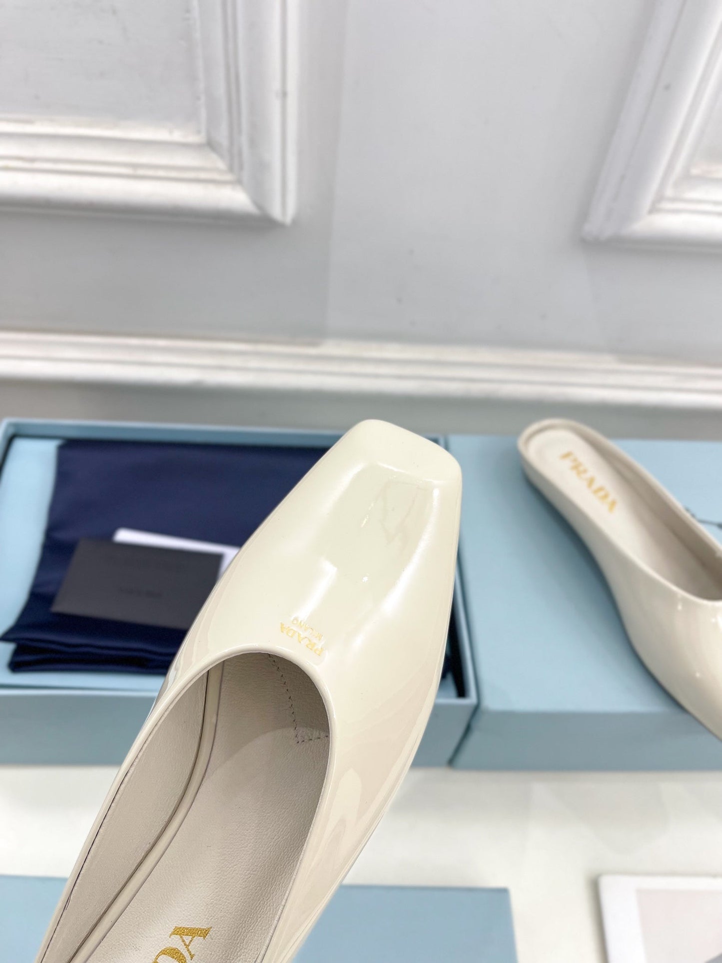 MULES SQUARE TOE IN WHITE SHINY CALFSKIN - 35
