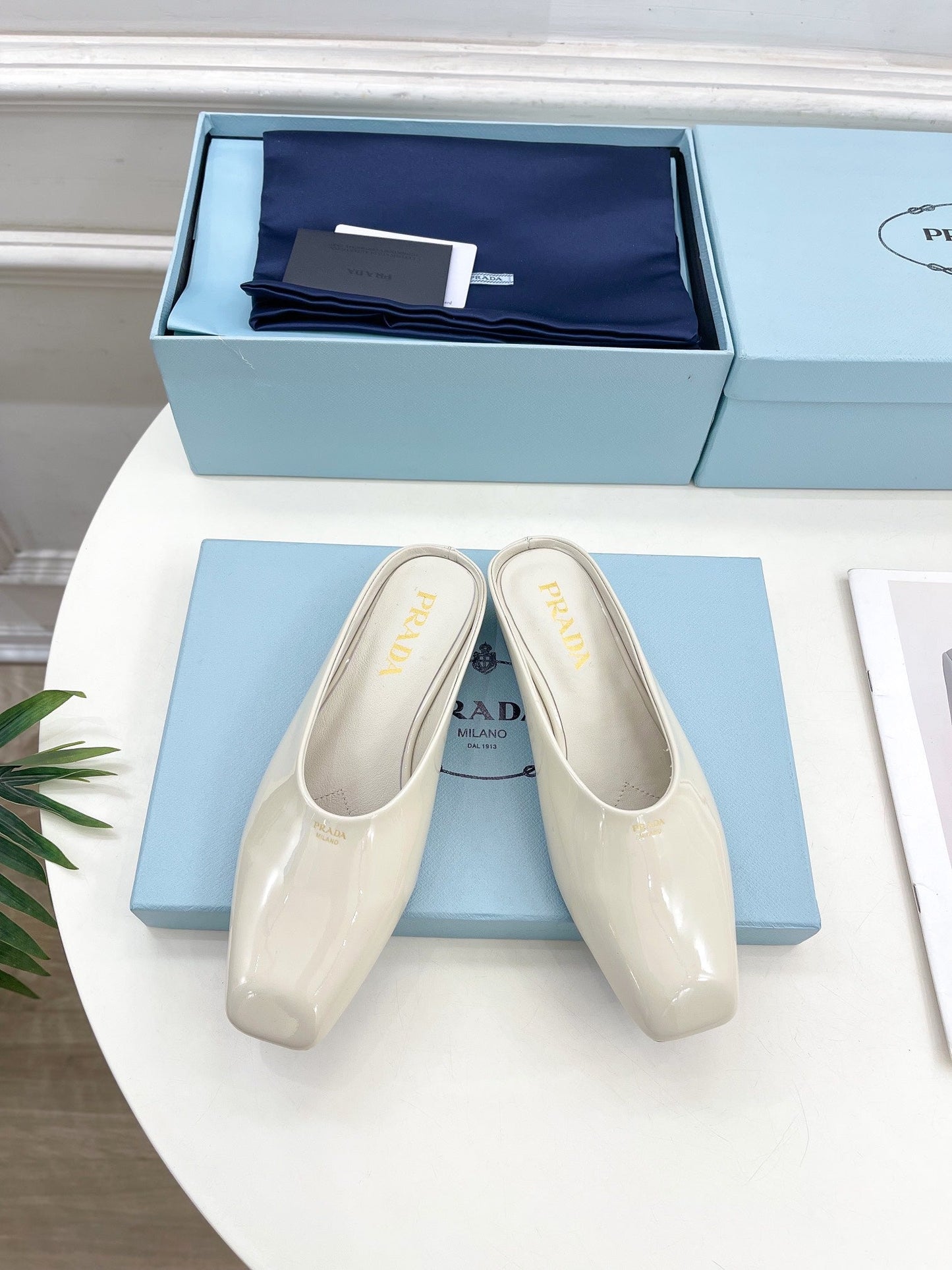 MULES SQUARE TOE IN WHITE SHINY CALFSKIN - 35