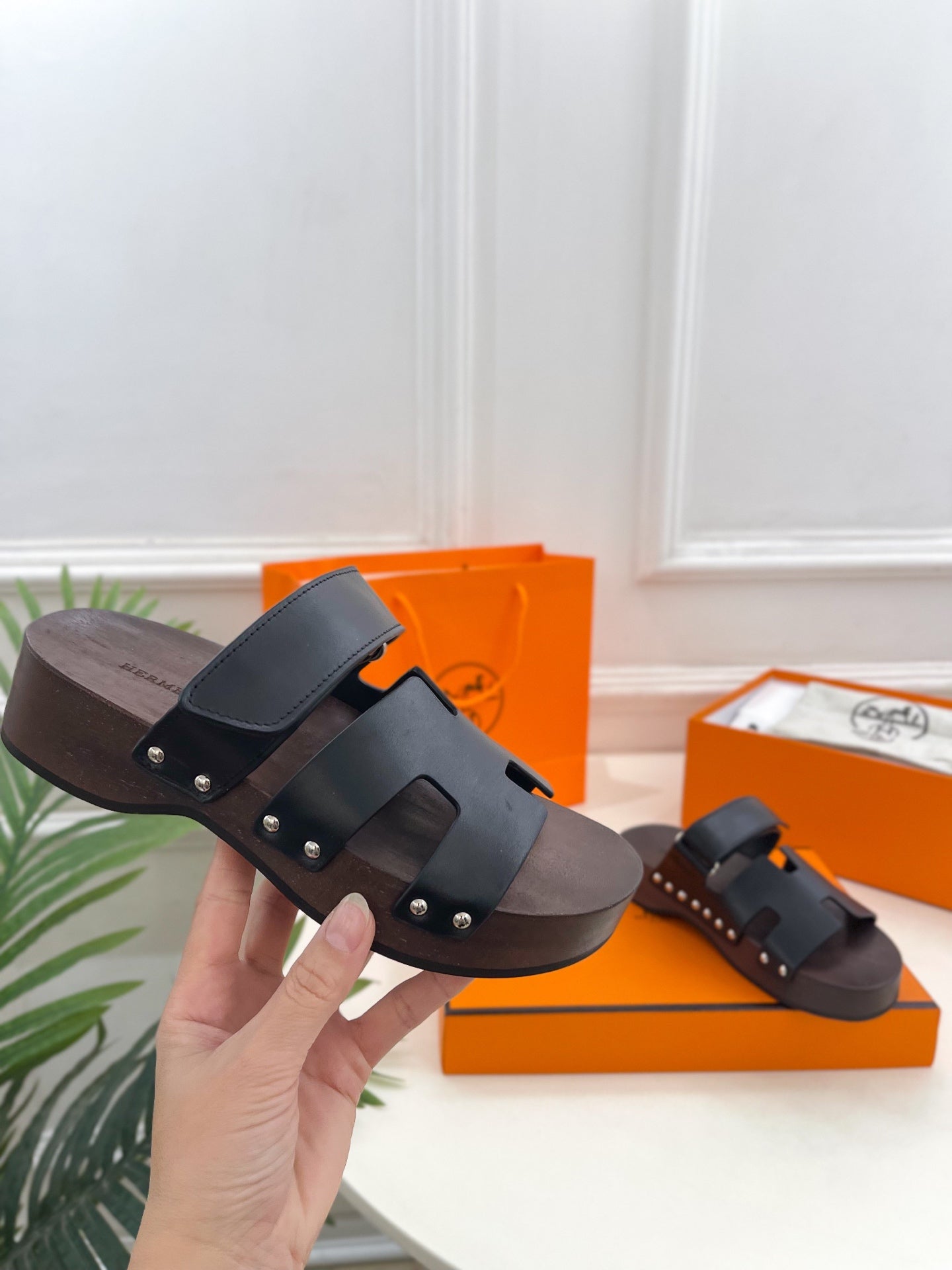 KOS CLOG IN BLACK CALFSKIN - 35