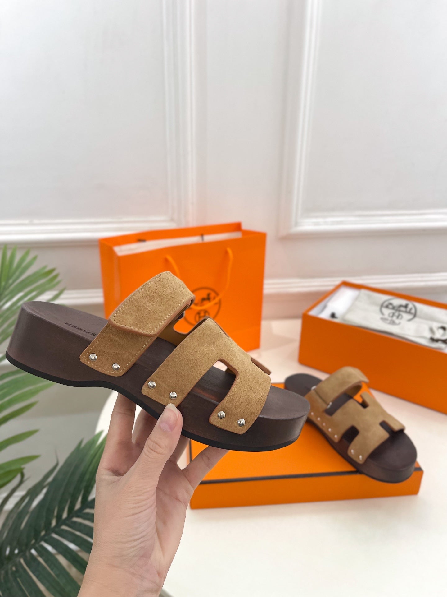 KOS CLOG IN PEANUT BROWN SUEDE - 35
