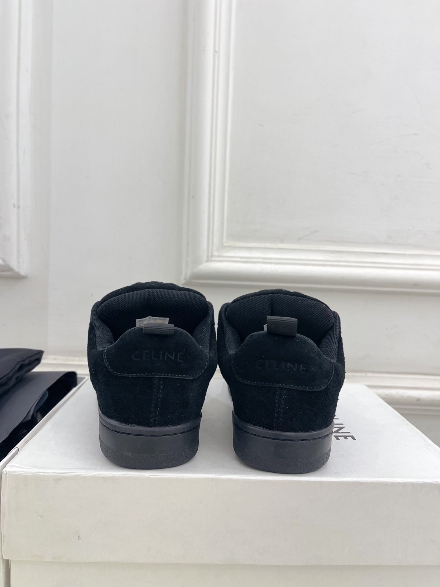HUNTINGTON LOW LACE-UP SNEAKER IN BLACK SUEDE AND MESH - 35