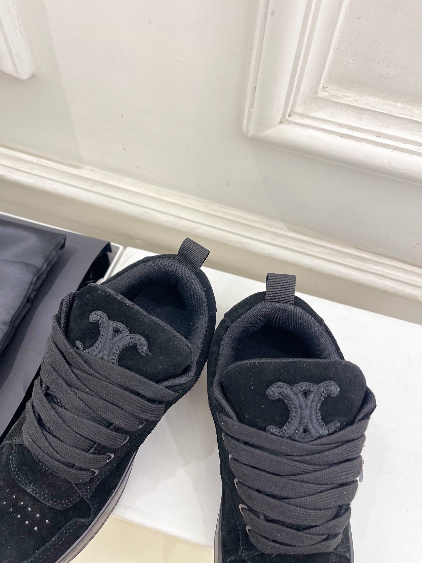 HUNTINGTON LOW LACE-UP SNEAKER IN BLACK SUEDE AND MESH - 35