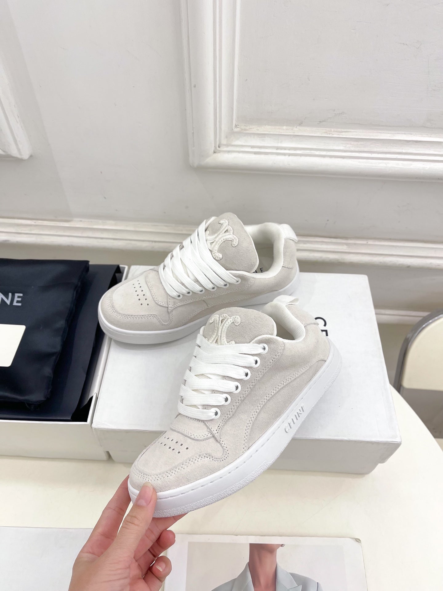 HUNTINGTON LOW LACE-UP SNEAKER IN PALE GRAY SUEDE AND MESH - 35