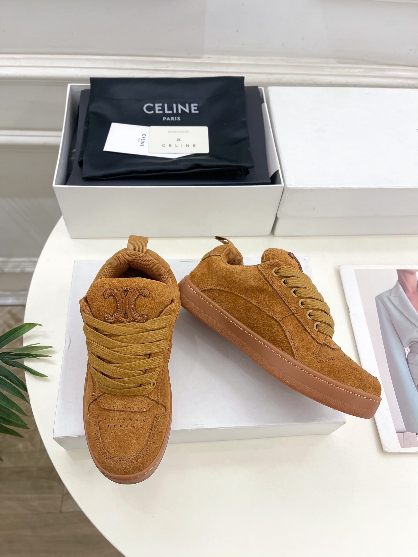 HUNTINGTON LOW LACE-UP SNEAKER IN PERU BROWN SUEDE AND MESH - 35