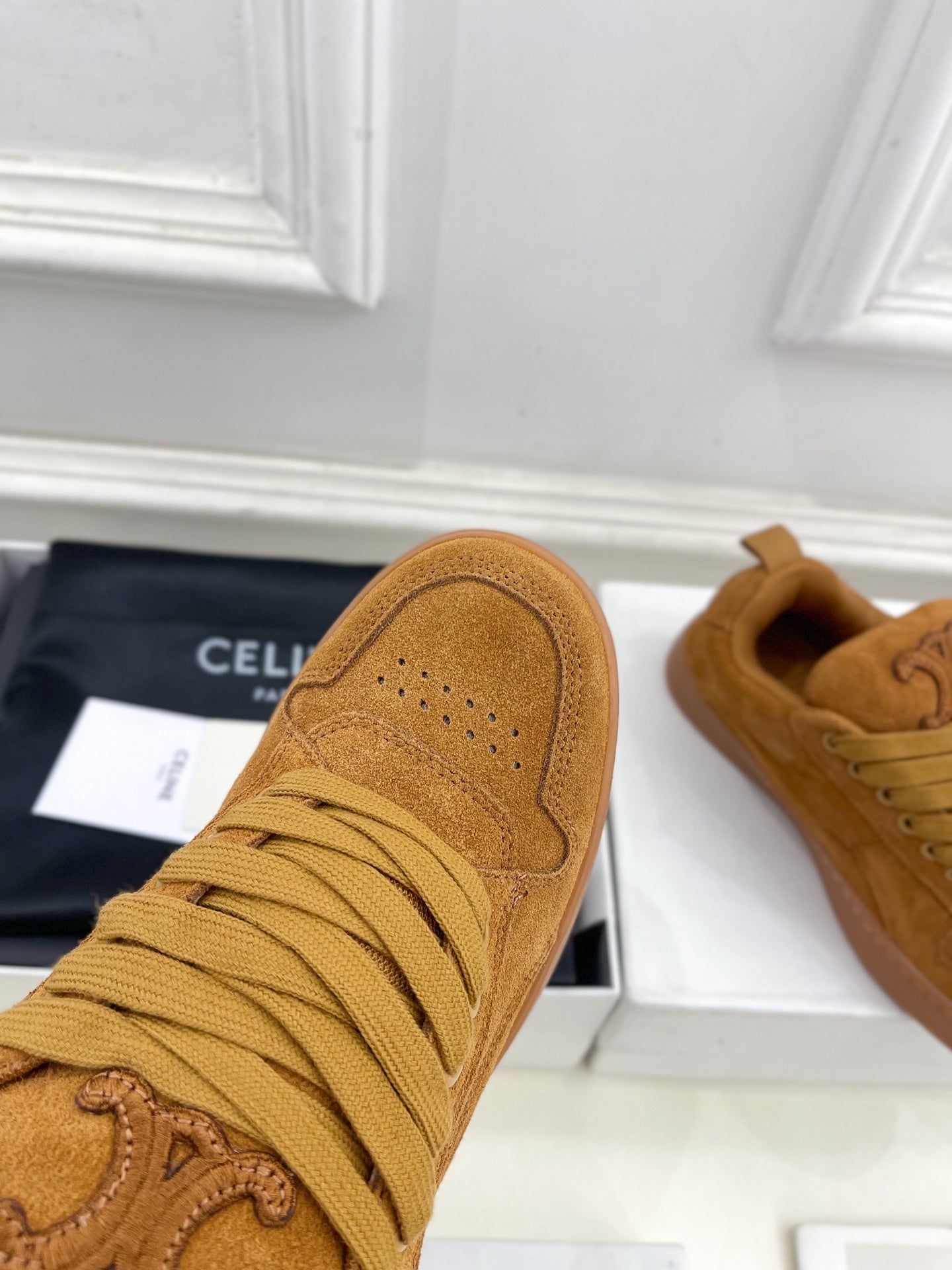 HUNTINGTON LOW LACE-UP SNEAKER IN PERU BROWN SUEDE AND MESH - 35