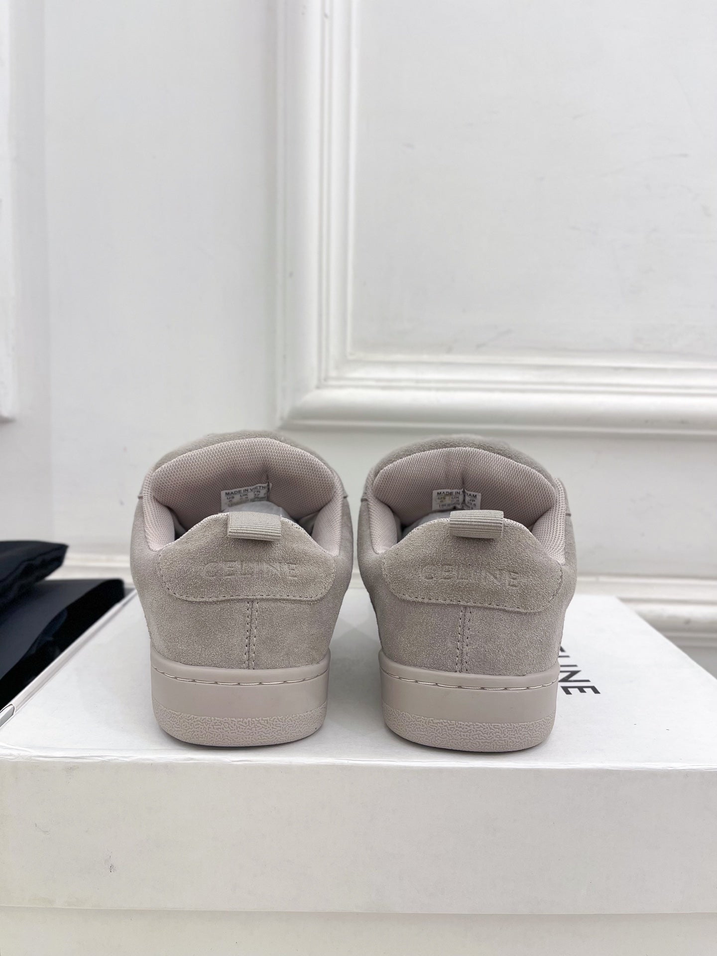 HUNTINGTON LOW LACE-UP SNEAKER IN PASTEL GRAY SUEDE AND MESH - 35