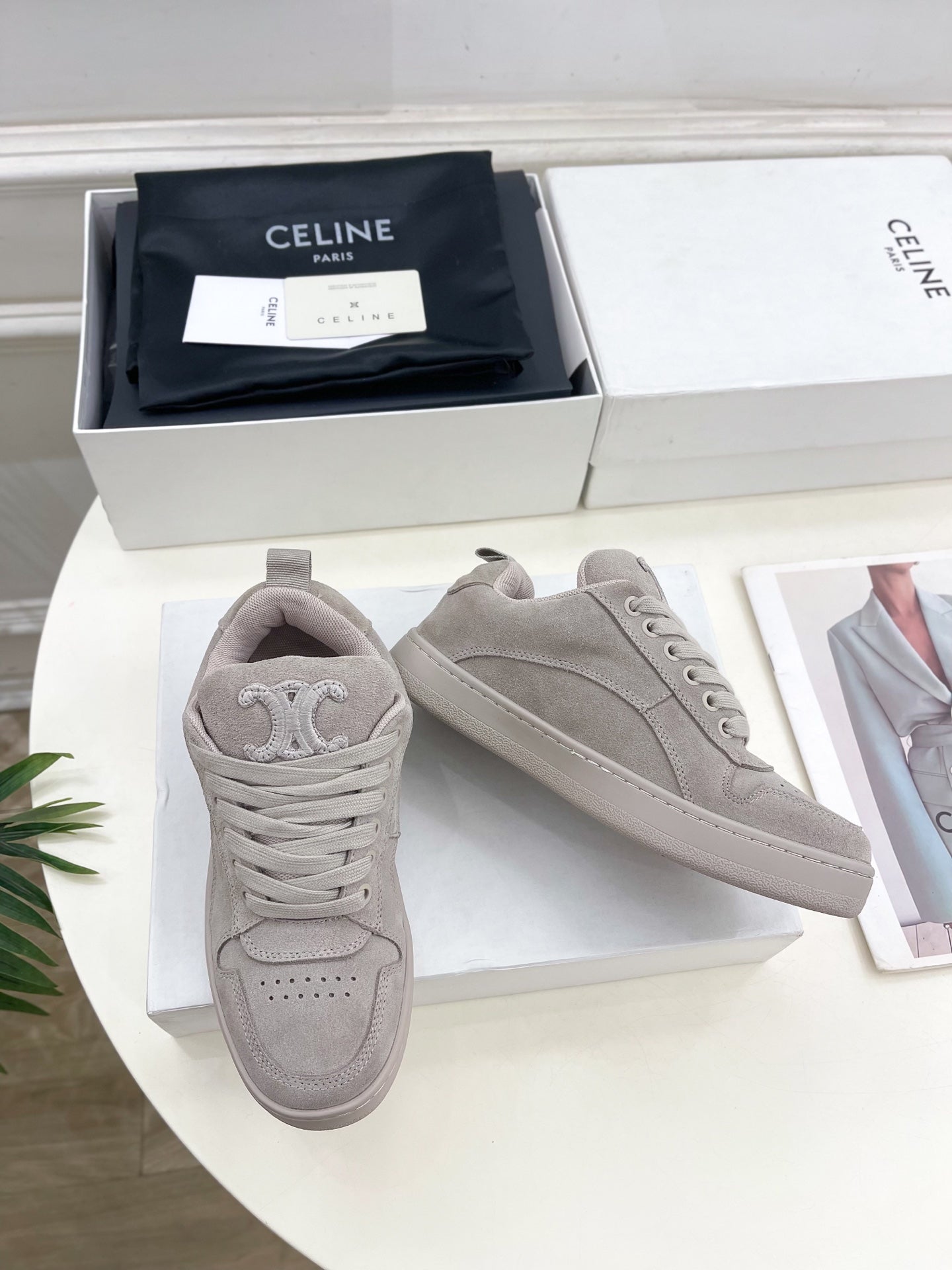HUNTINGTON LOW LACE-UP SNEAKER IN PASTEL GRAY SUEDE AND MESH - 35