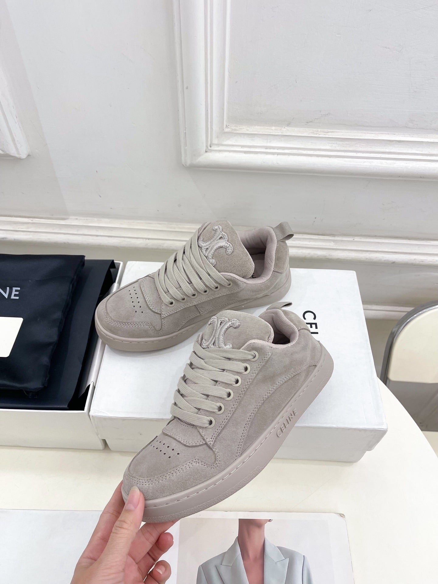 HUNTINGTON LOW LACE-UP SNEAKER IN PASTEL GRAY SUEDE AND MESH - 35