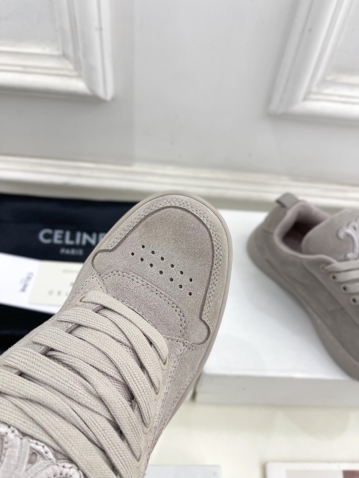 HUNTINGTON LOW LACE-UP SNEAKER IN PASTEL GRAY SUEDE AND MESH - 35
