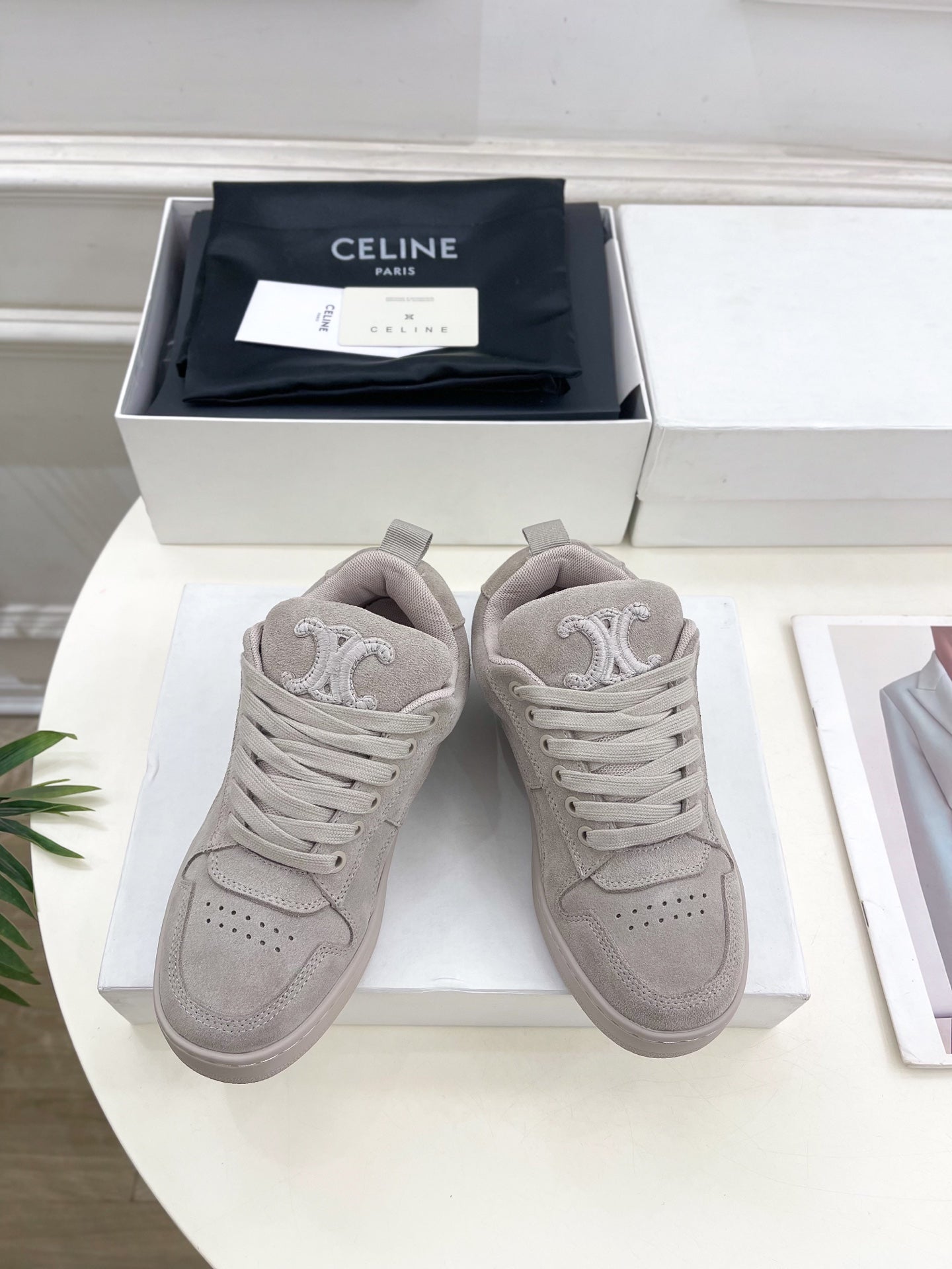 HUNTINGTON LOW LACE-UP SNEAKER IN PASTEL GRAY SUEDE AND MESH - 35