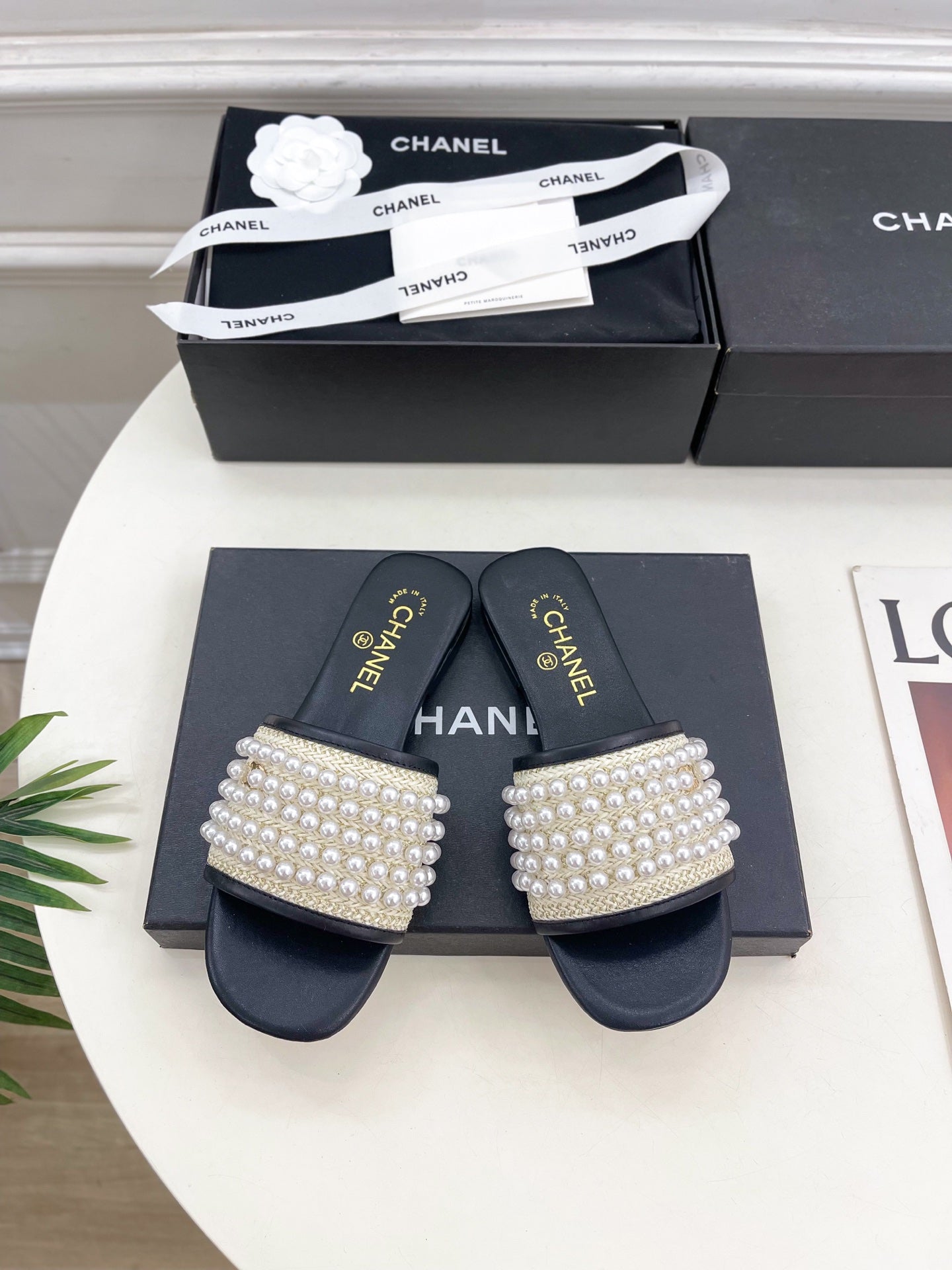 FLAT SLIDE IN BLACK CALFSKIN WITH PEARLS - 35