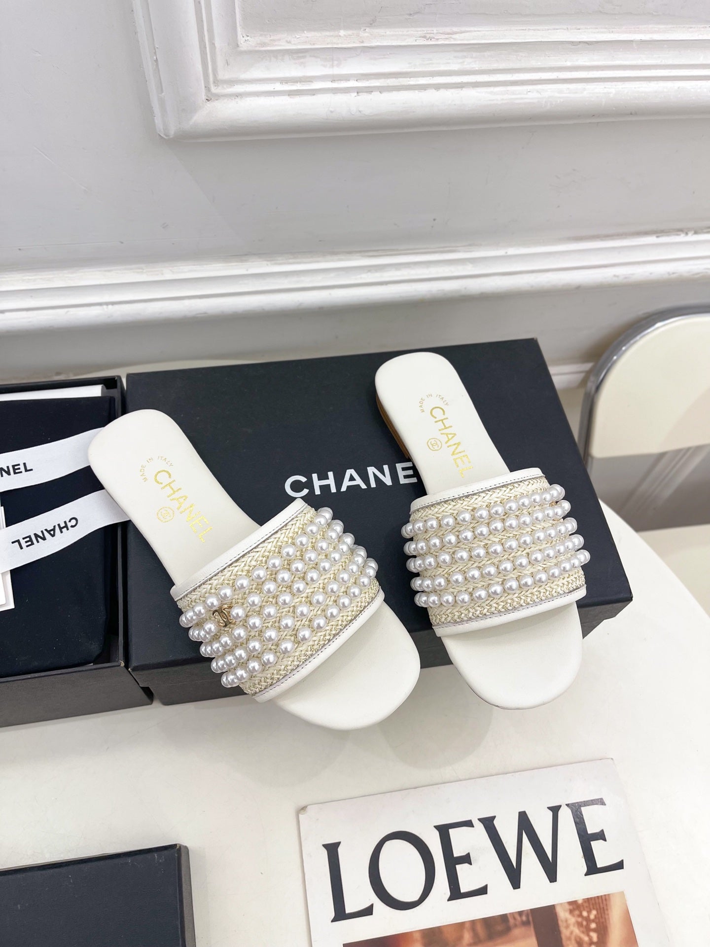 FLAT SLIDE IN WHITE CALFSKIN WITH PEARLS - 35